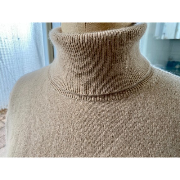 Neiman Marcus Camel 100% Cashmere Turtleneck Sweater Size XL - Picture 2 of 8
